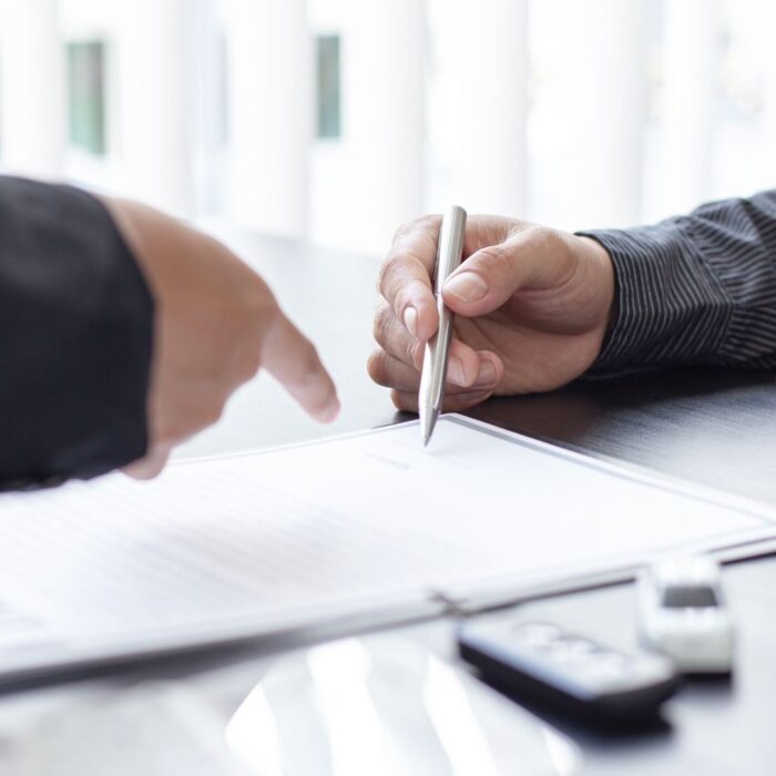 Fedezze fel, hogyan védheti meg érdekeit professzionális adásvételi szerződéssel az Újváry Ügyvédi Iroda segítségével.