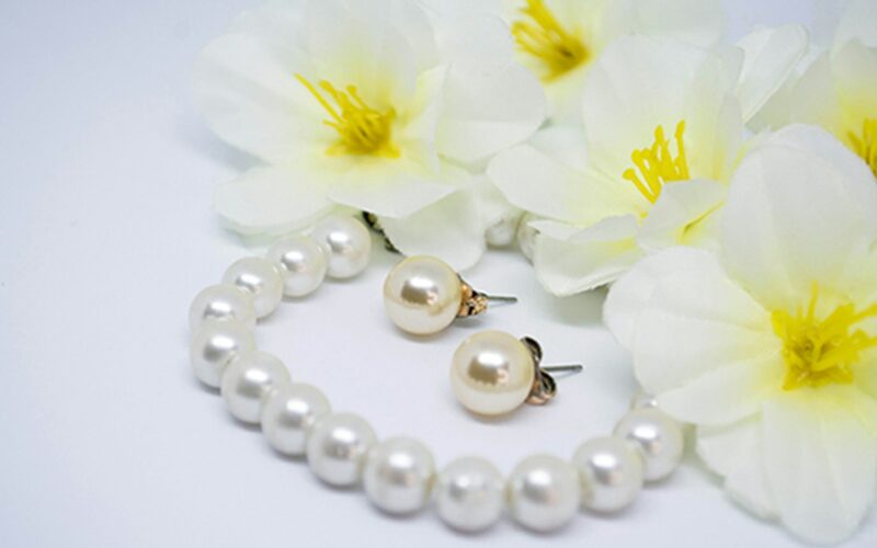 Igazgyöngy fülbevaló – White and Black ékszershop Budapest kollekcióban